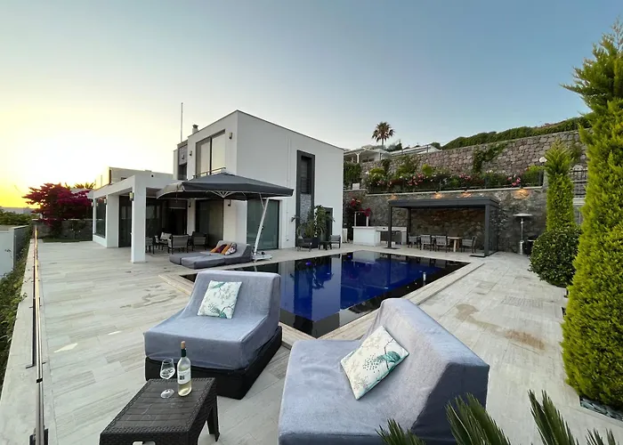 Villa Aylinda With Private Heated Pool