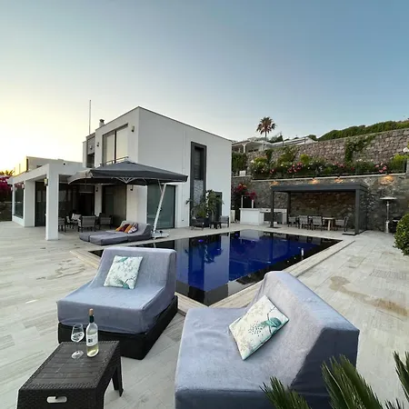 Villa Aylinda With Private Heated Pool