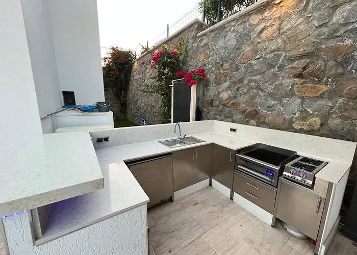 Aylinda With Private Heated Pool Vila *