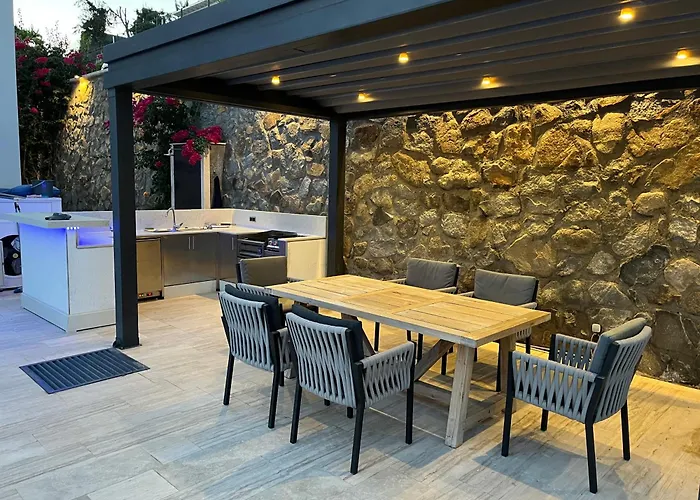 Aylinda With Private Heated Pool *